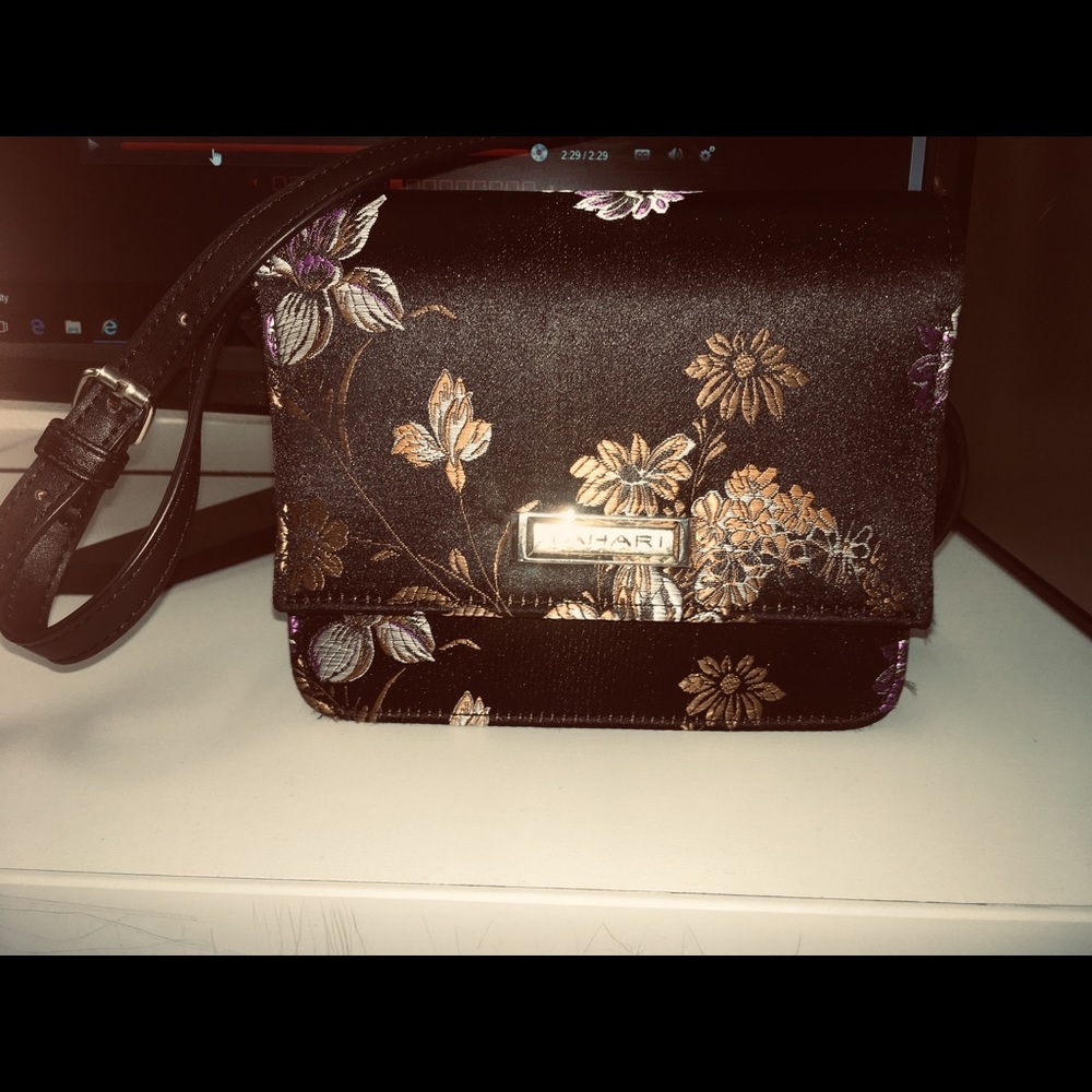 TAHARI purse